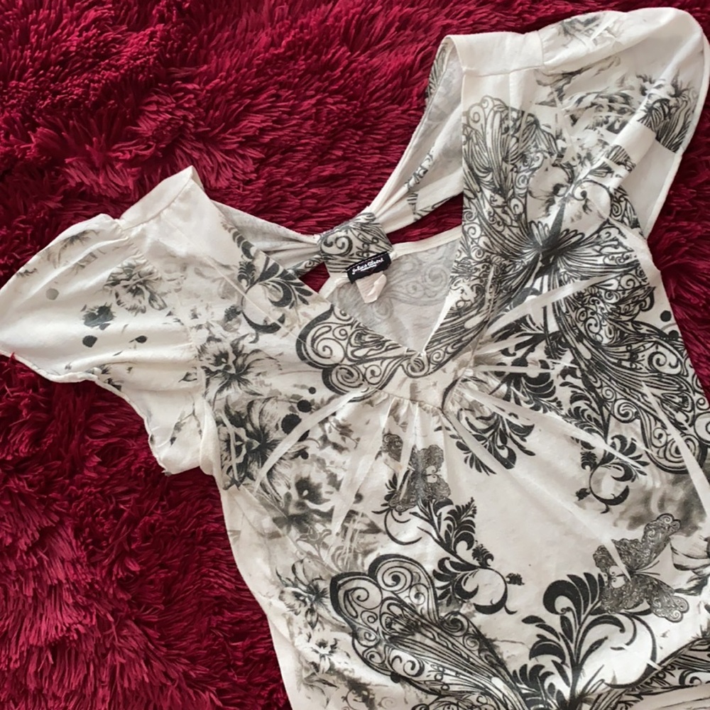 Maternity cream and grey butterfly floral top 🦋 - Picture 2 of 11